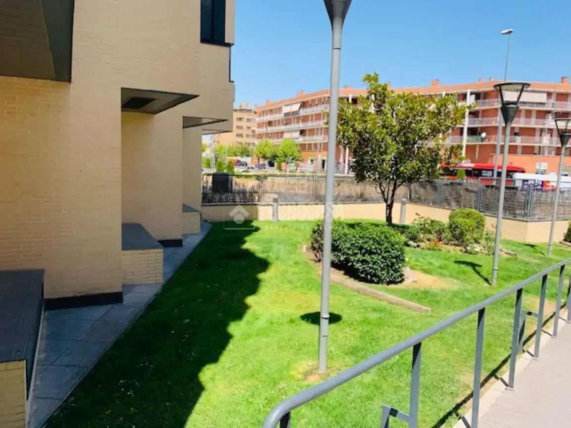 Vista exterior de Piso en venta en Valdemoro con Piscina comunitaria
