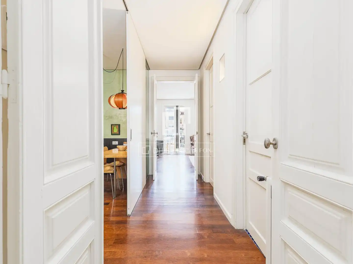 Wohnung zum Verkauf in Barcelona mit Klimaanlage, Heizung und Terrasse