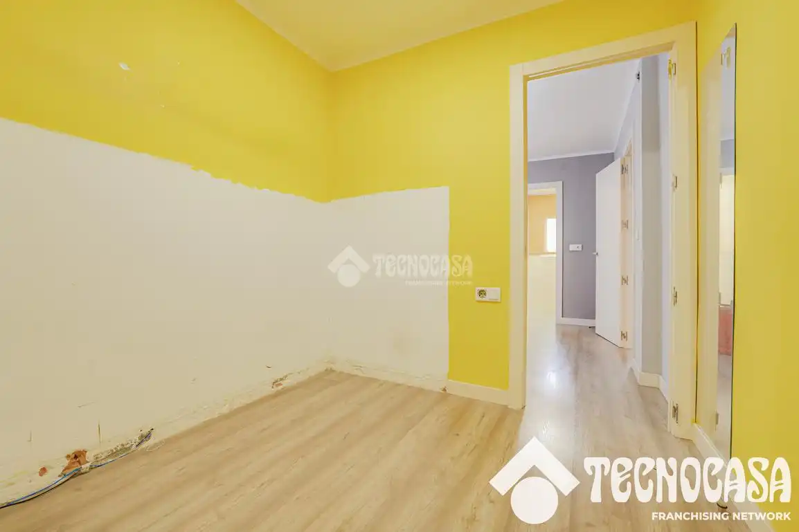 Bedroom of Flat for sale in Mataró