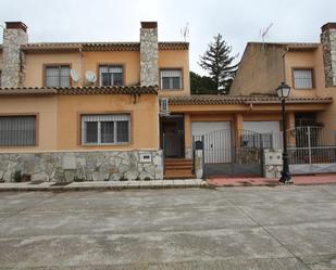 Vista exterior de Casa o xalet de lloguer en Sotillo de la Adrada amb Aire condicionat i Moblat