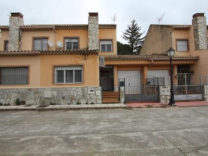 Vista exterior de Casa o xalet de lloguer en Sotillo de la Adrada amb Aire condicionat i Moblat