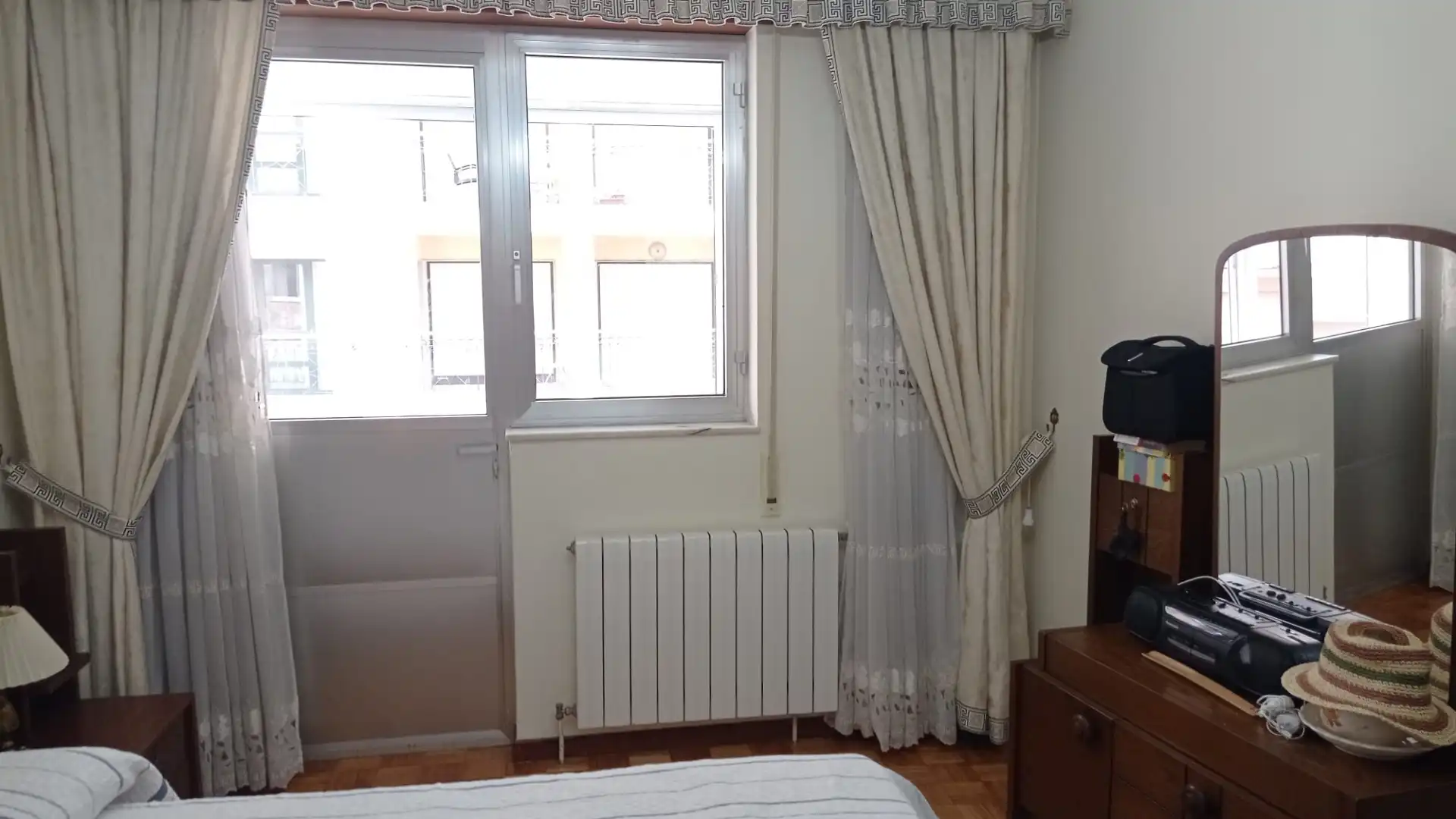 Dormitori de Pis en venda en Foz amb Calefacció, Moblat i Balcó