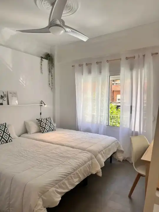 Schlafzimmer von Wohnung zur Miete in Valencia mit Klimaanlage, Heizung und Möbliert