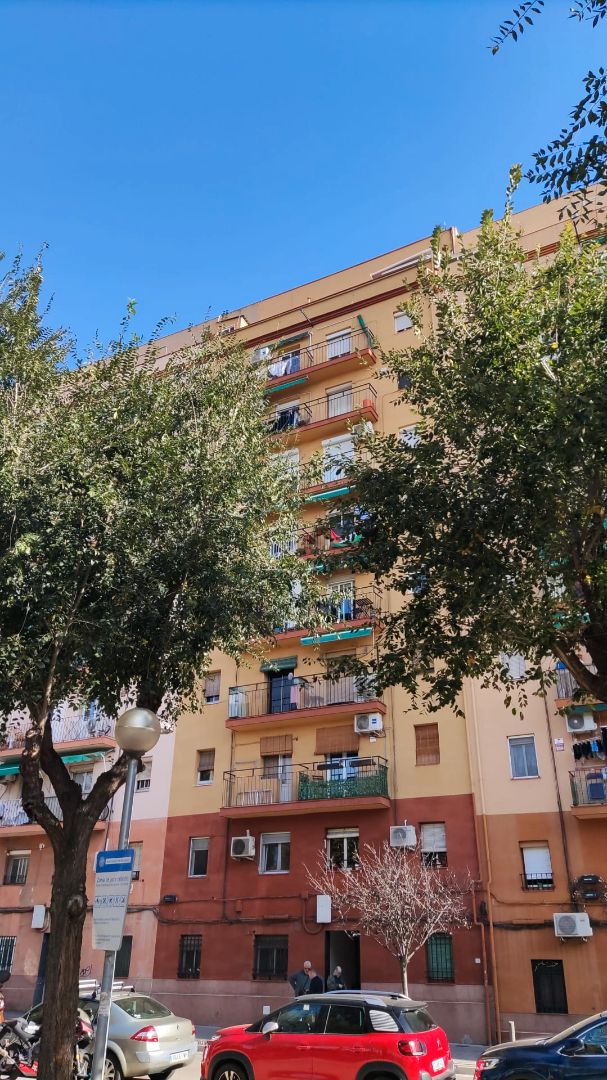 Exterior view of Flat for sale in Badalona  with Oven