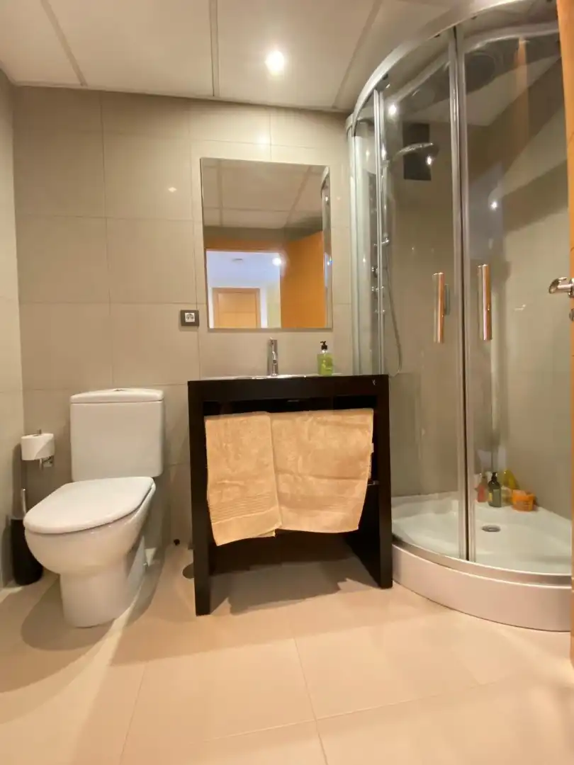 Baño de Casa adosada en venta en Estepona con Aire acondicionado, Terraza y Amueblado