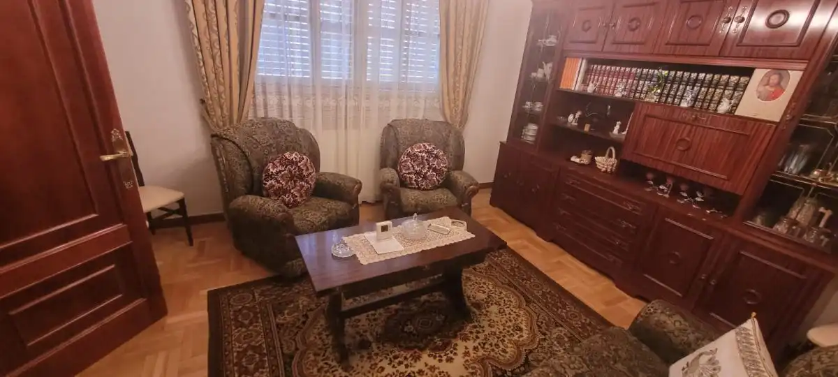 Sala d'estar de Casa o xalet en venda en Segovia amb Calefacció, Terrassa i Moblat