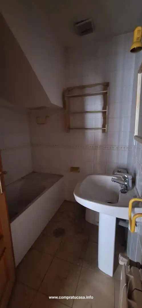 Baño de Piso en venta en Segovia con Calefacción, Jardín privado y Parquet