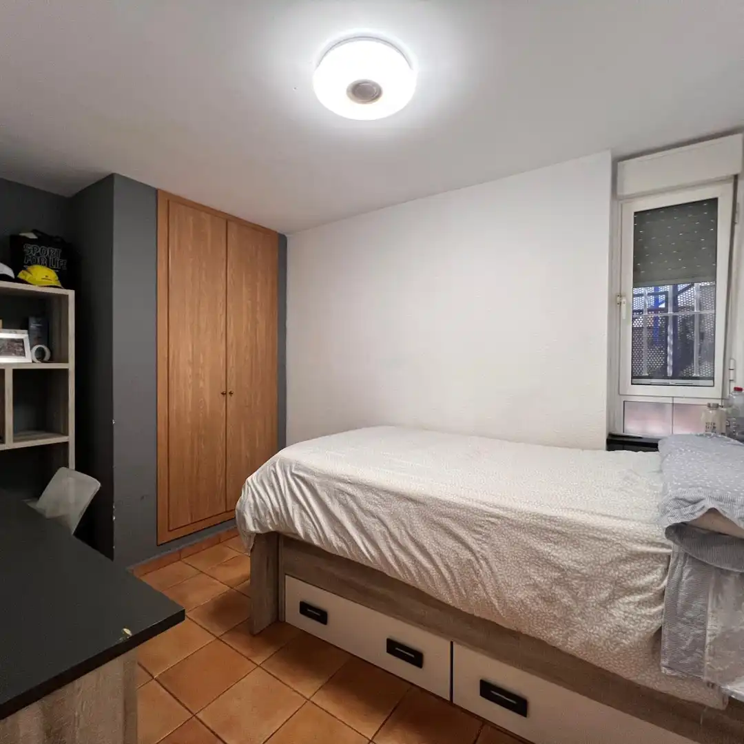 Schlafzimmer von Einfamilien-Reihenhaus zum Verkauf in Chiva mit Heizung, Abstellraum und Balkon