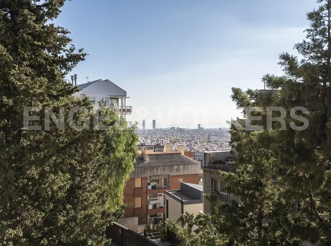 Vista exterior de Casa o xalet en venda en Barcelona amb Calefacció, Jardí privat i Terrassa