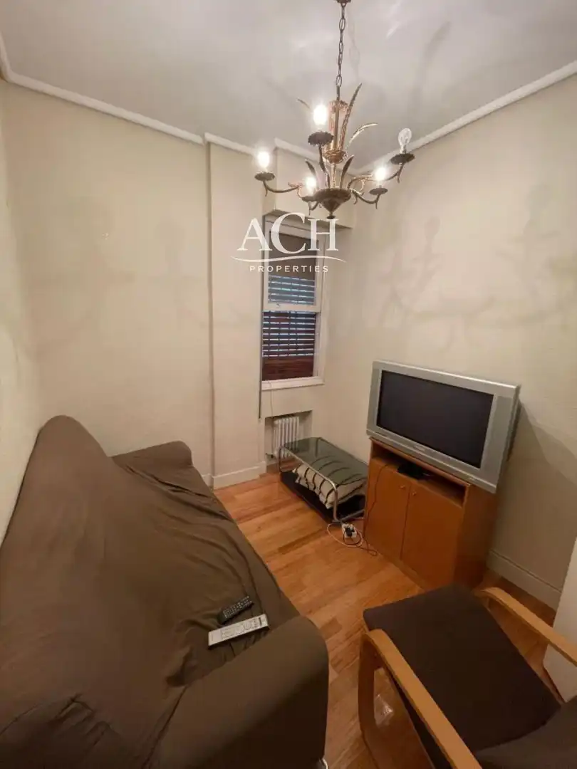 Schlafzimmer von Wohnung zur Miete in Bilbao  mit Heizung, Terrasse und Möbliert
