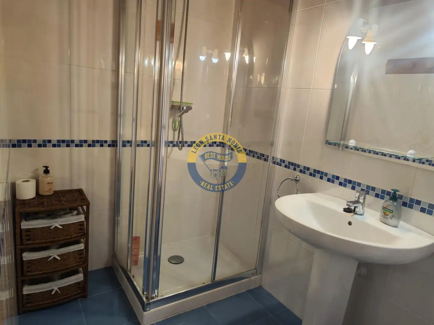 Bathroom of Houses for sale in Villaquilambre  with Heating, Private garden and Terrace