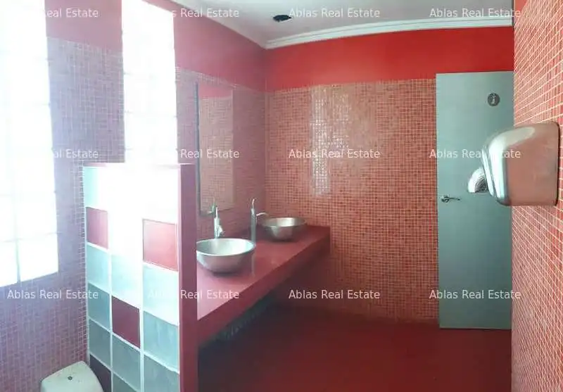 Badezimmer von Fabrikhallen zur Miete in Catarroja