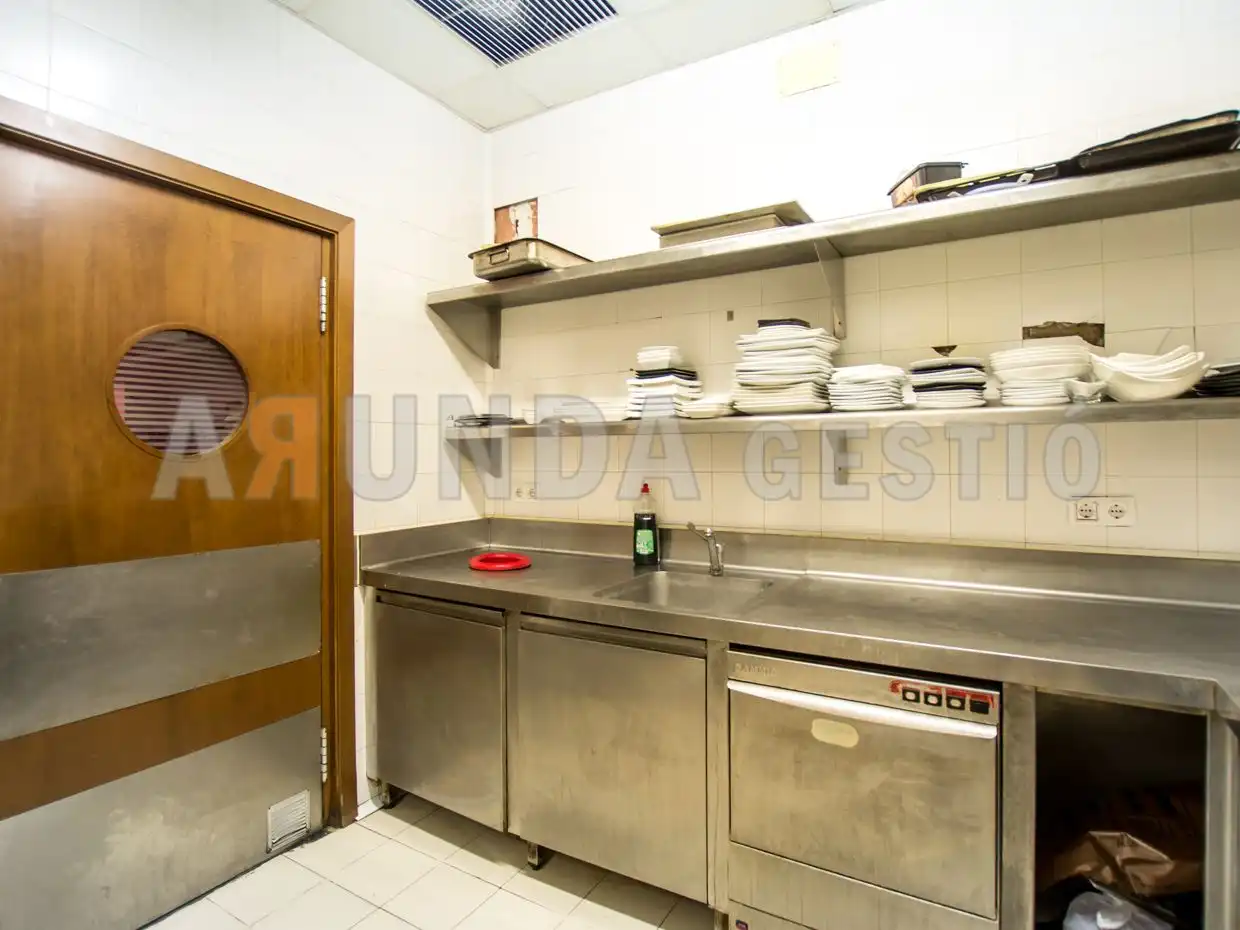 Cocina de Local en venta en La Selva del Camp con Aire acondicionado, Calefacción y Amueblado