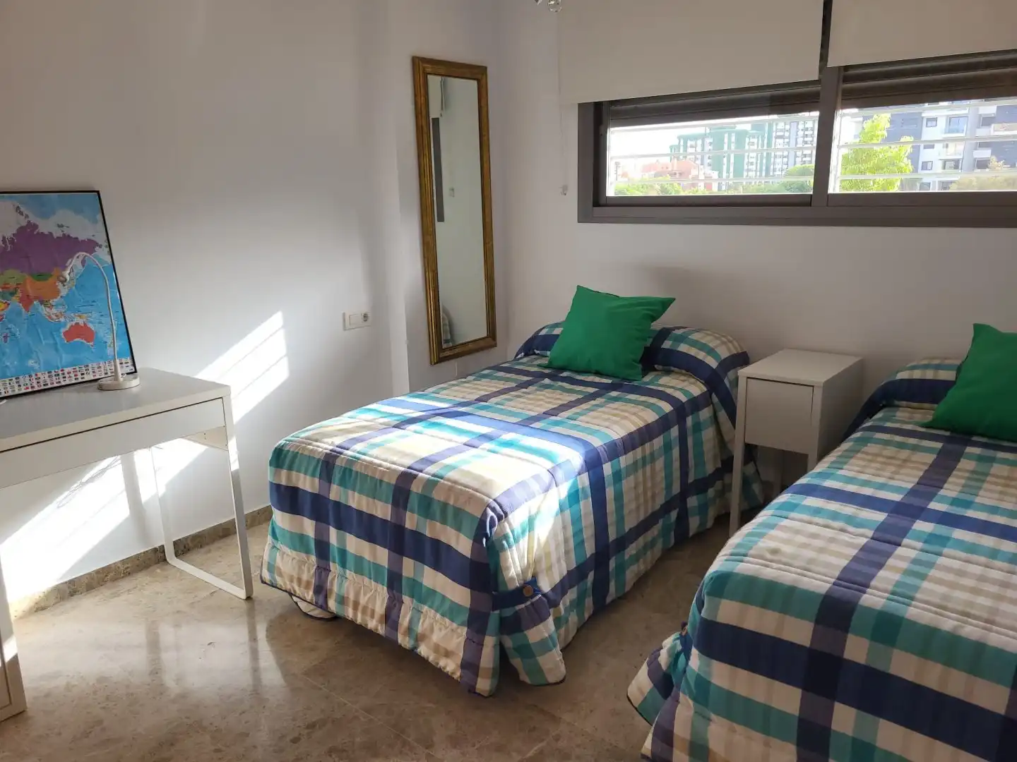 Dormitori de Pis de lloguer en Málaga amb Aire condicionat, Terrassa i Piscina
