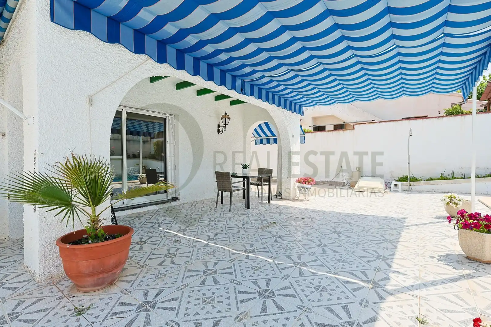 Terrassa de Casa o xalet en venda en Elche / Elx amb Jardí privat, Terrassa i Piscina