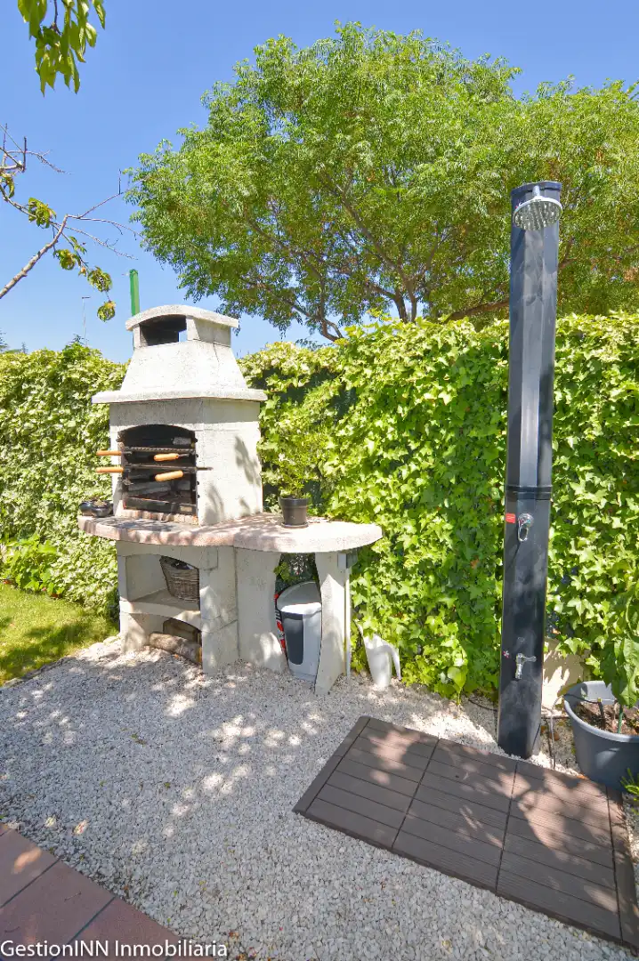 Casa adosada en venta en Valdemorillo con Calefacción, Jardín privado y Parquet