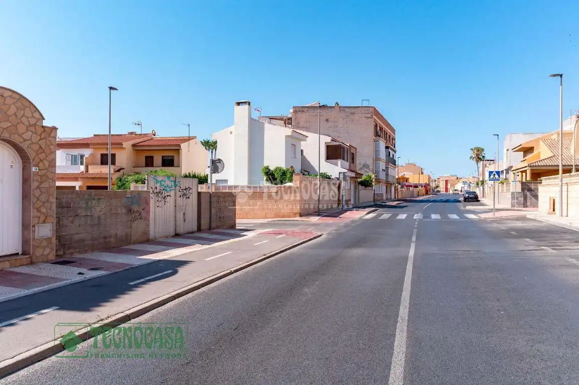 Wohnbaugrundstück zum Verkauf in Roquetas de Mar ciudad, imagen 9
