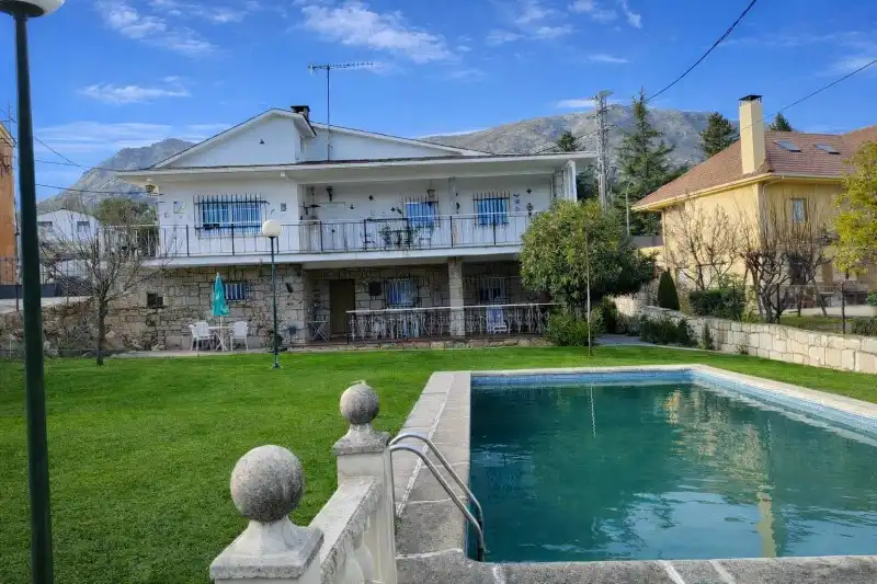 Vista exterior de Casa o chalet en venta en Valdemanco con Calefacción, Terraza y Piscina