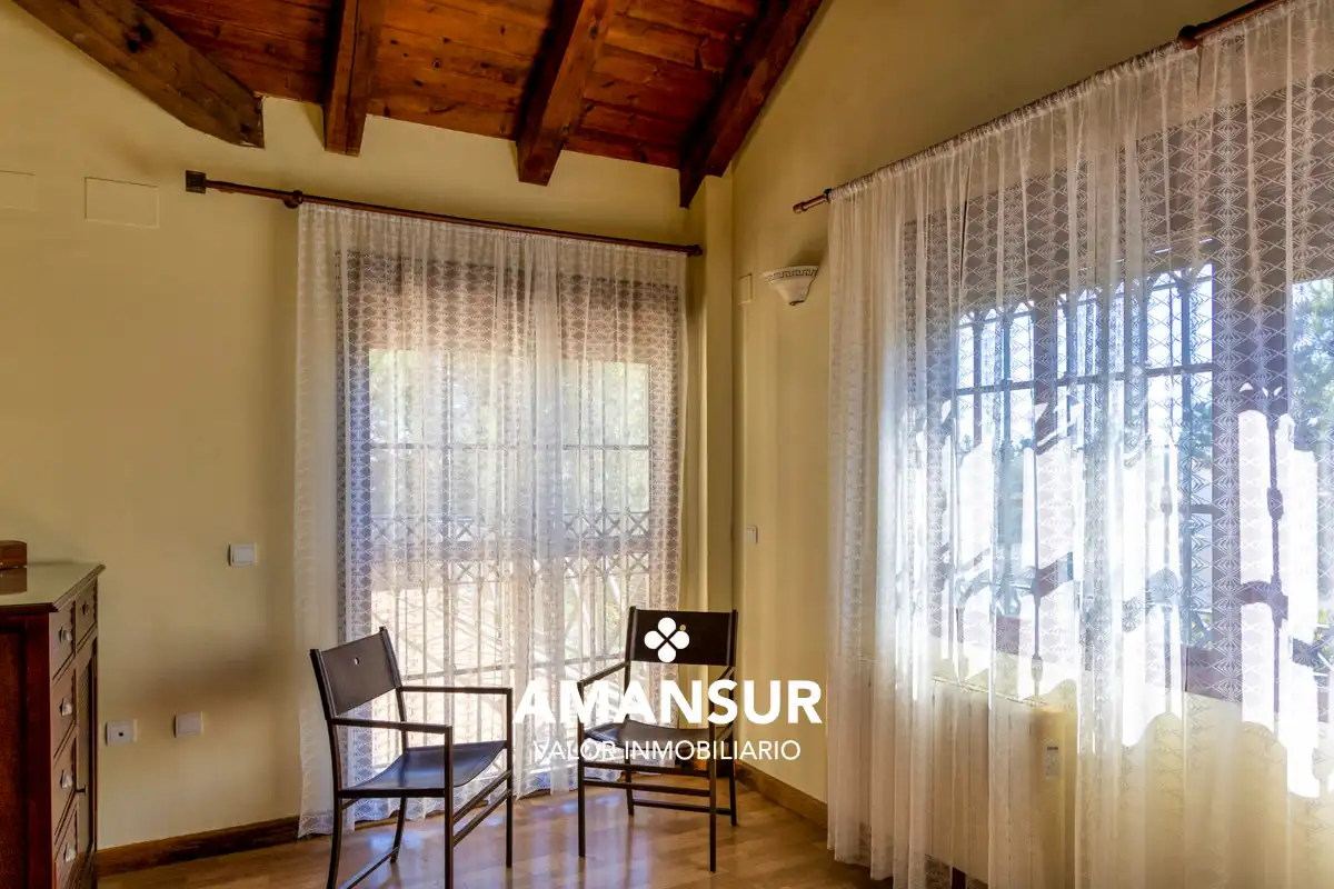 Chalet con piscina en venta en Calle Peral, imagen 10