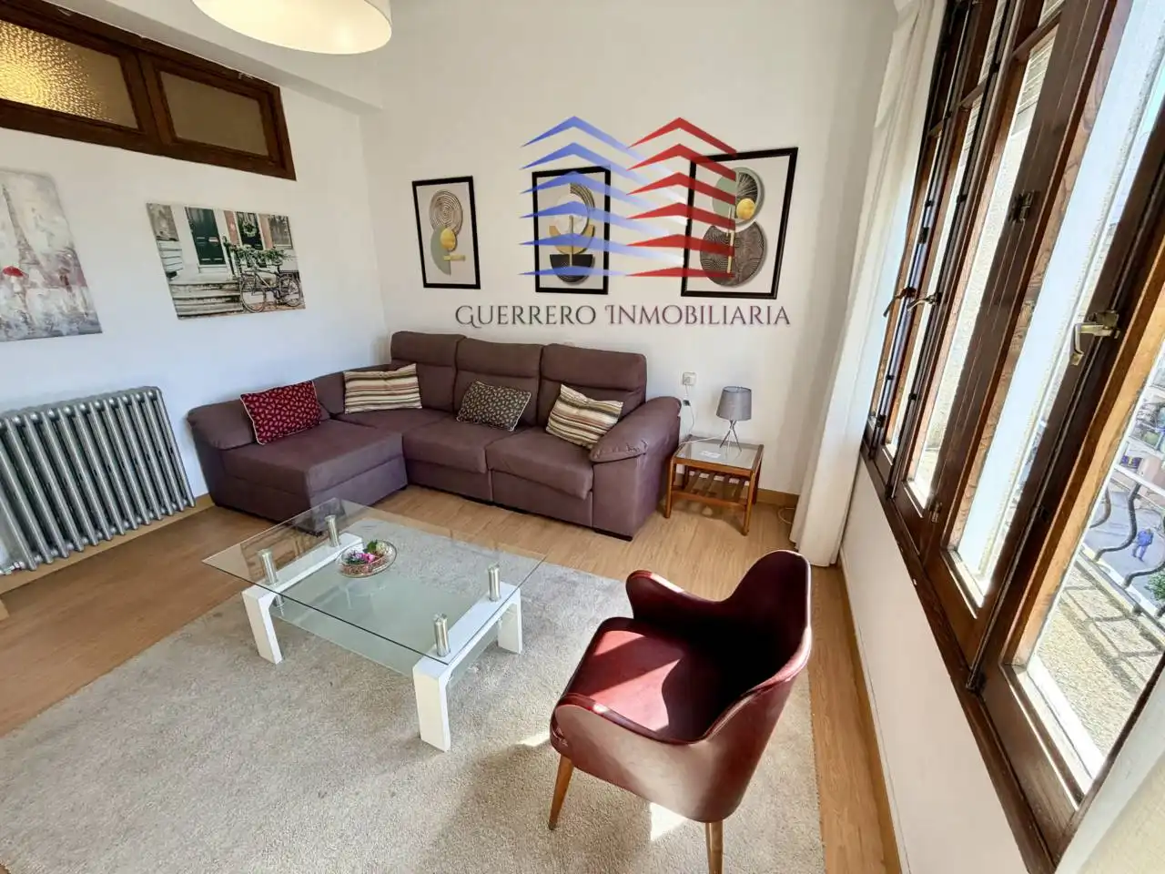 Sala d'estar de Apartament de lloguer en O Carballiño   amb Calefacció, Parquet i Moblat