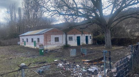 CALDERÓN VENDE: OPORTUNIDAD! Suelo urbano con construcción + parcelas de labor y olivos en Romancos.
