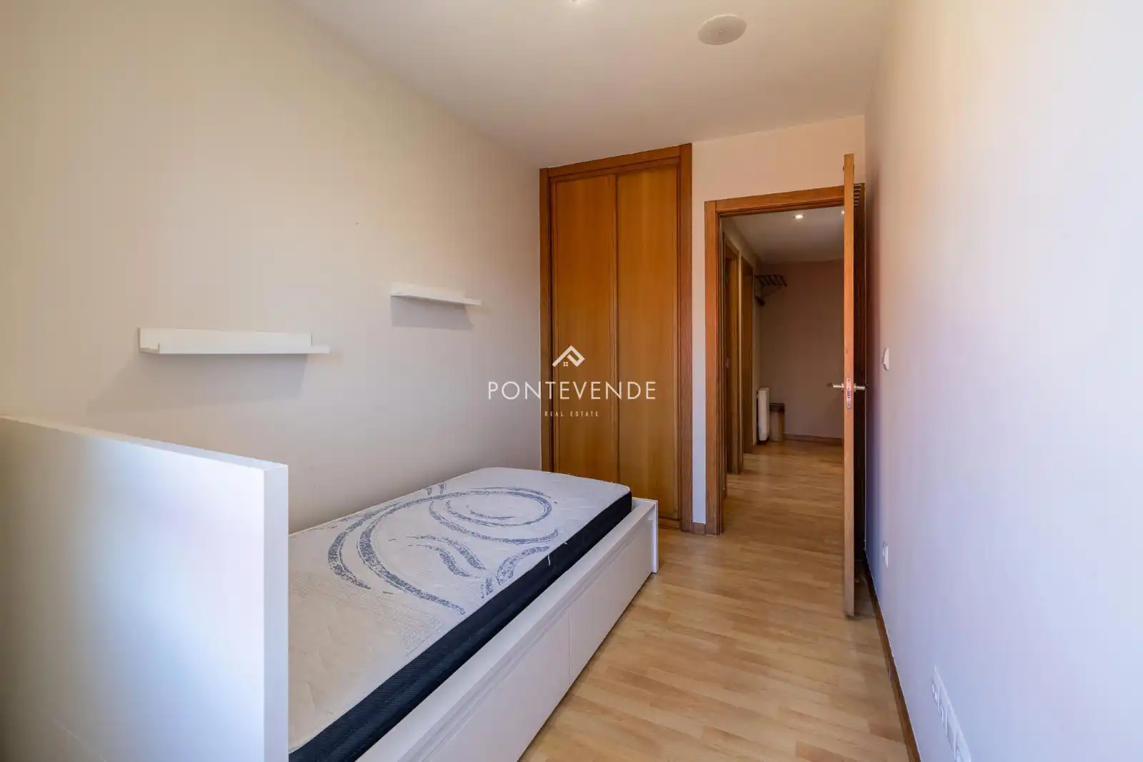 Habitación de Piso en venta en Marín con Calefacción