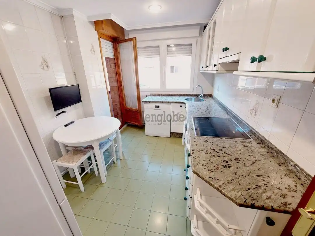 Cuina de Àtic en venda en Oviedo  amb Calefacció