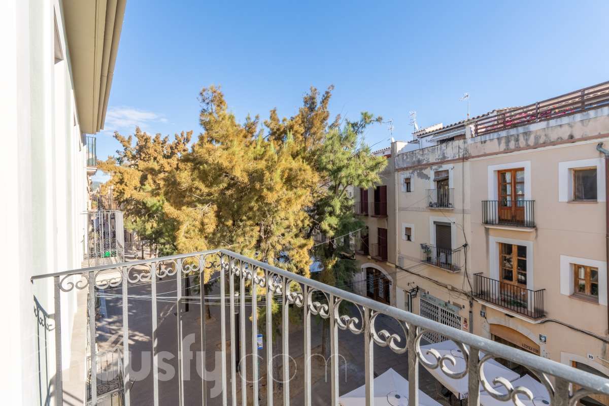Balcony of Duplex for sale in Vilanova i la Geltrú  with Air Conditioner, Heating and Parquet flooring