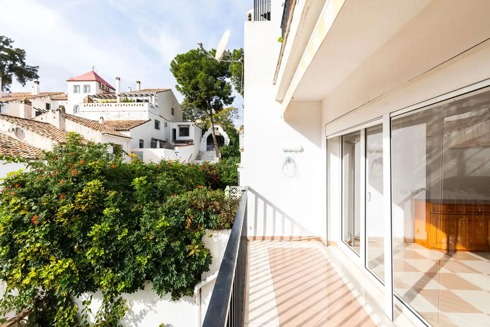 Vista exterior de Apartament en venda en Torremolinos amb Terrassa i Balcó