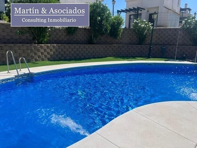 Piscina de Casa o xalet en venda en El Ronquillo amb Jardí privat, Terrassa i Piscina comunitària