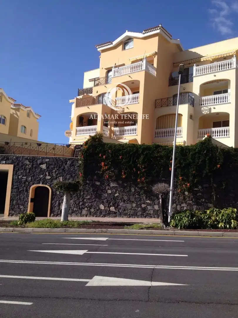 Vista exterior de Apartamento de alquiler en Arona con Terraza, Piscina y Amueblado
