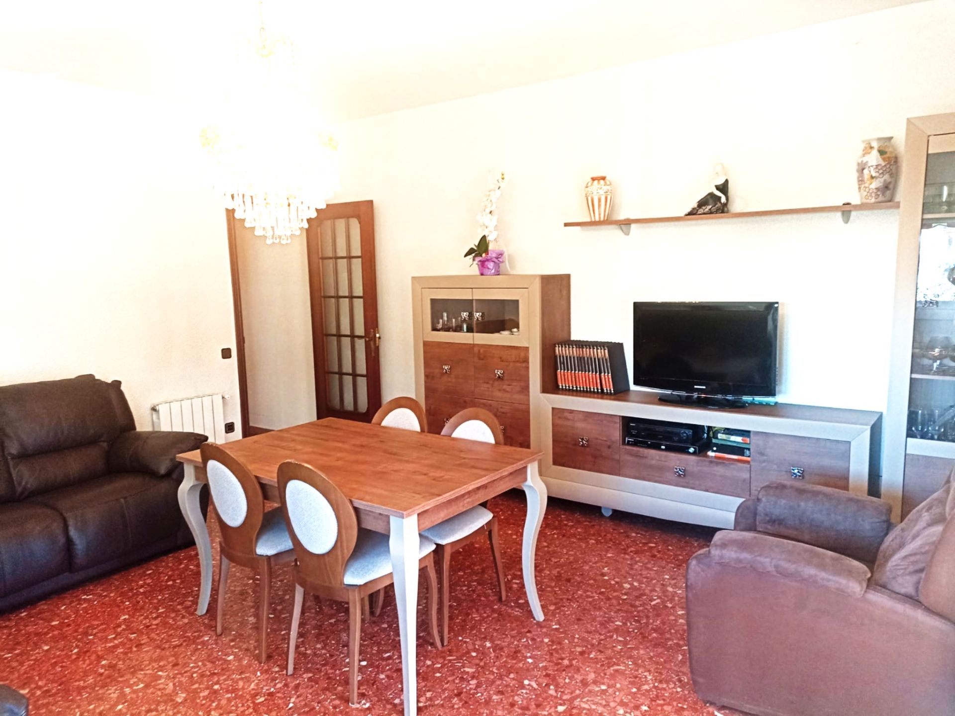 Sala d'estar de Casa adosada en venda en Cerdanyola del Vallès amb Calefacció, Jardí privat i Terrassa