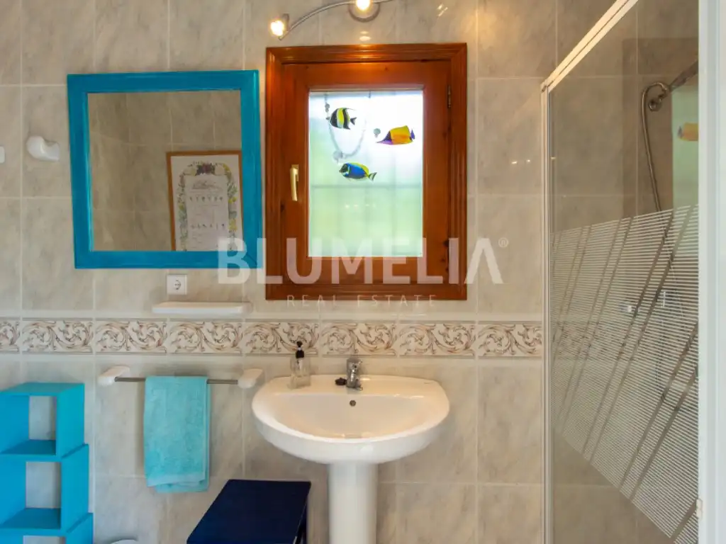 Bany de Casa o xalet en venda en Dénia amb Aire condicionat, Jardí privat i Piscina