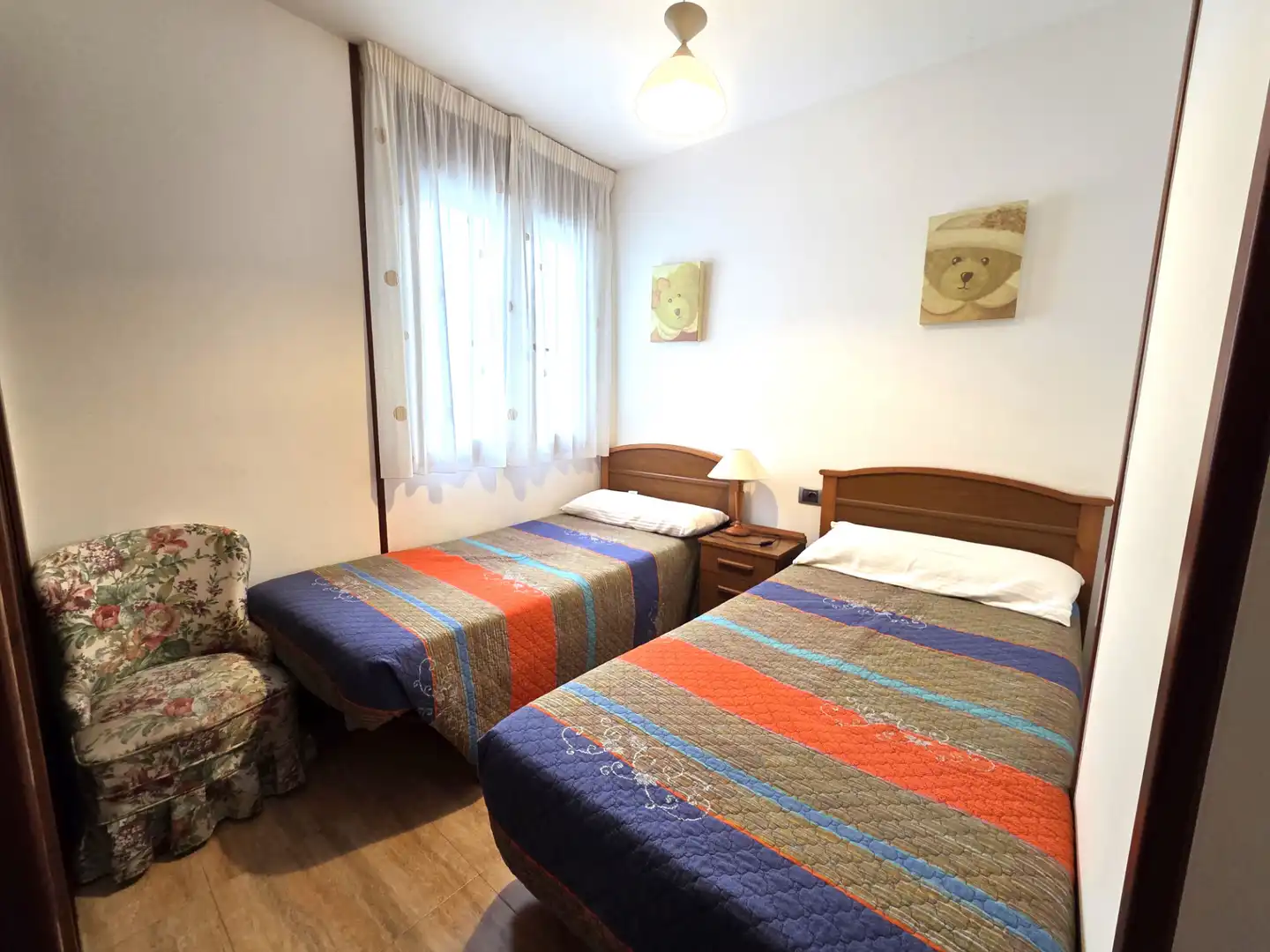 Schlafzimmer von Wohnungen zur Miete in Sanxenxo mit Terrasse, Möbliert und Ofen
