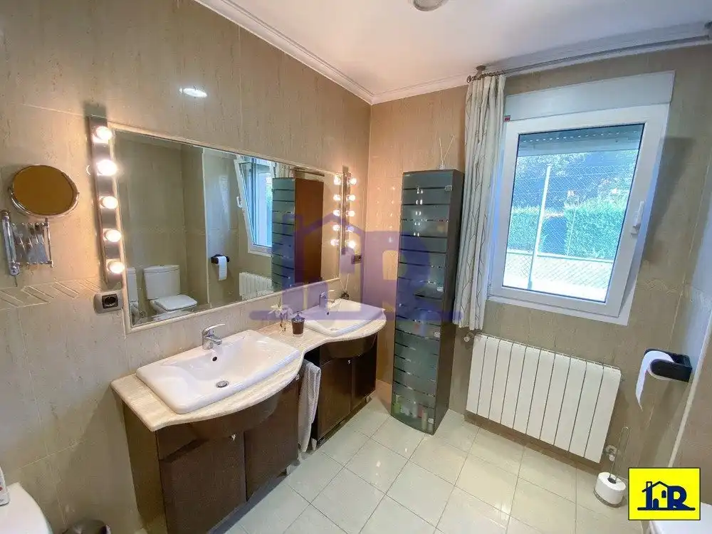 Bathroom of Houses for sale in Arcas del Villar  with Terrace, Storage room and Swimming Pool