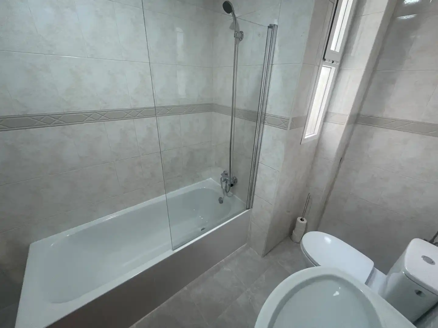 Bathroom of Flat for rent in Almendralejo  with Air Conditioner, Furnished and Oven