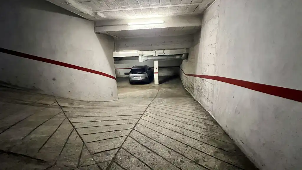 Parkplatz von Garage zum Verkauf in Figueres