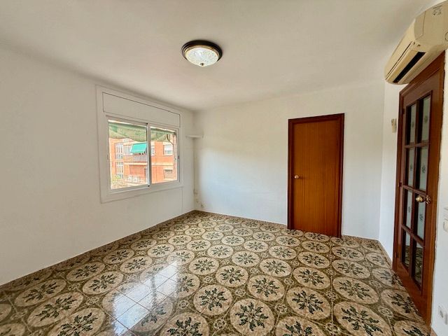 Bedroom of Flat for sale in  Barcelona Capital  with Air Conditioner