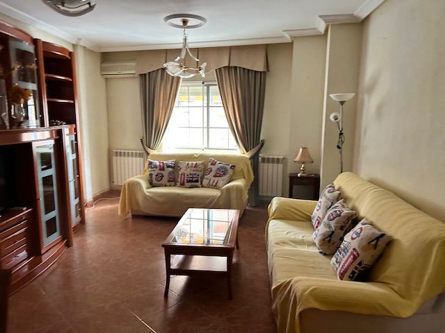 Living room of Flat to rent in Puertollano  with Air Conditioner, Heating and Oven