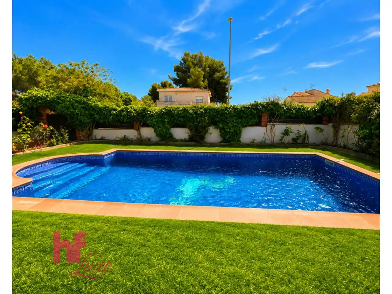 Piscina de Casa o xalet en venda en Cubelles amb Aire condicionat, Calefacció i Jardí privat