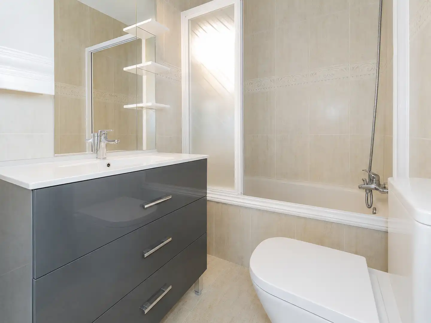 Baño de Piso en venta en Madrid con Aire acondicionado, Calefacción y Terraza