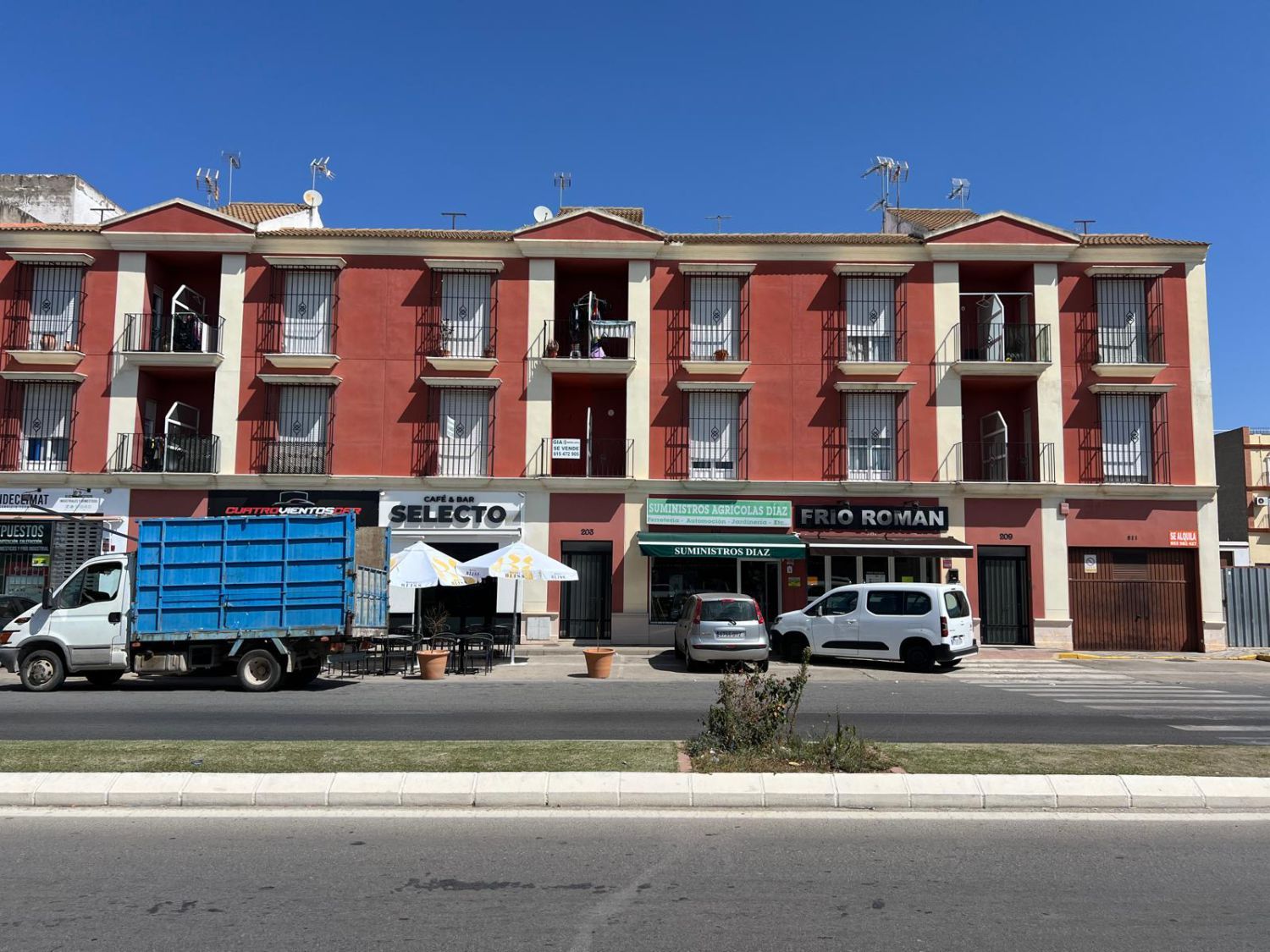 Exterior view of Flat for sale in Los Palacios y Villafranca  with Air Conditioner, Heating and Terrace