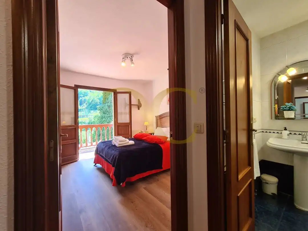 Dormitori de Casa o xalet en venda en Peñamellera Alta amb Calefacció, Jardí privat i Terrassa
