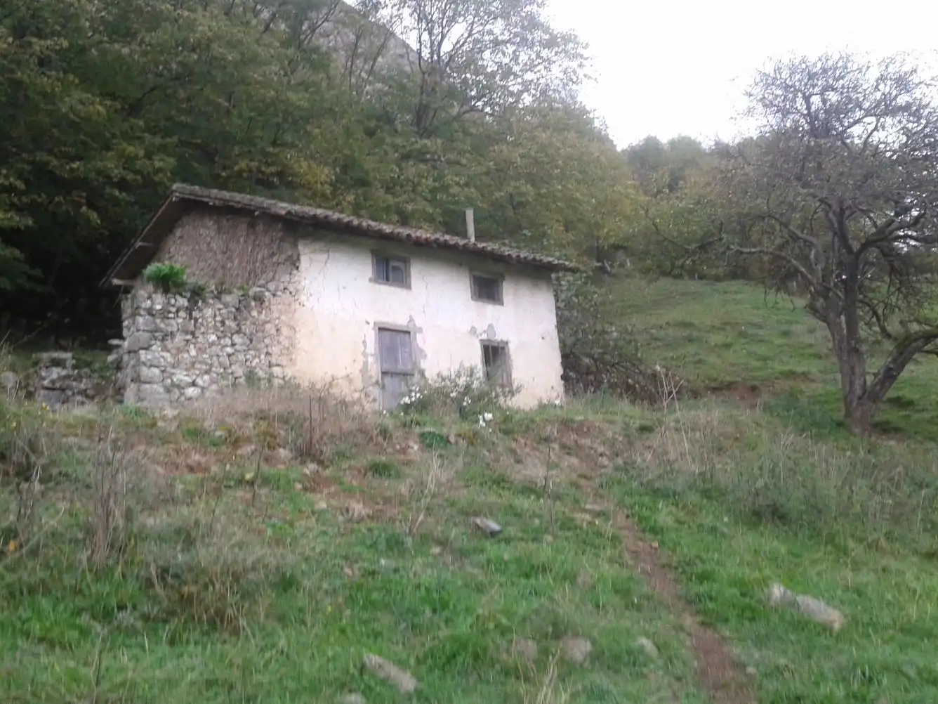 Terreno rústico en venta en Parres