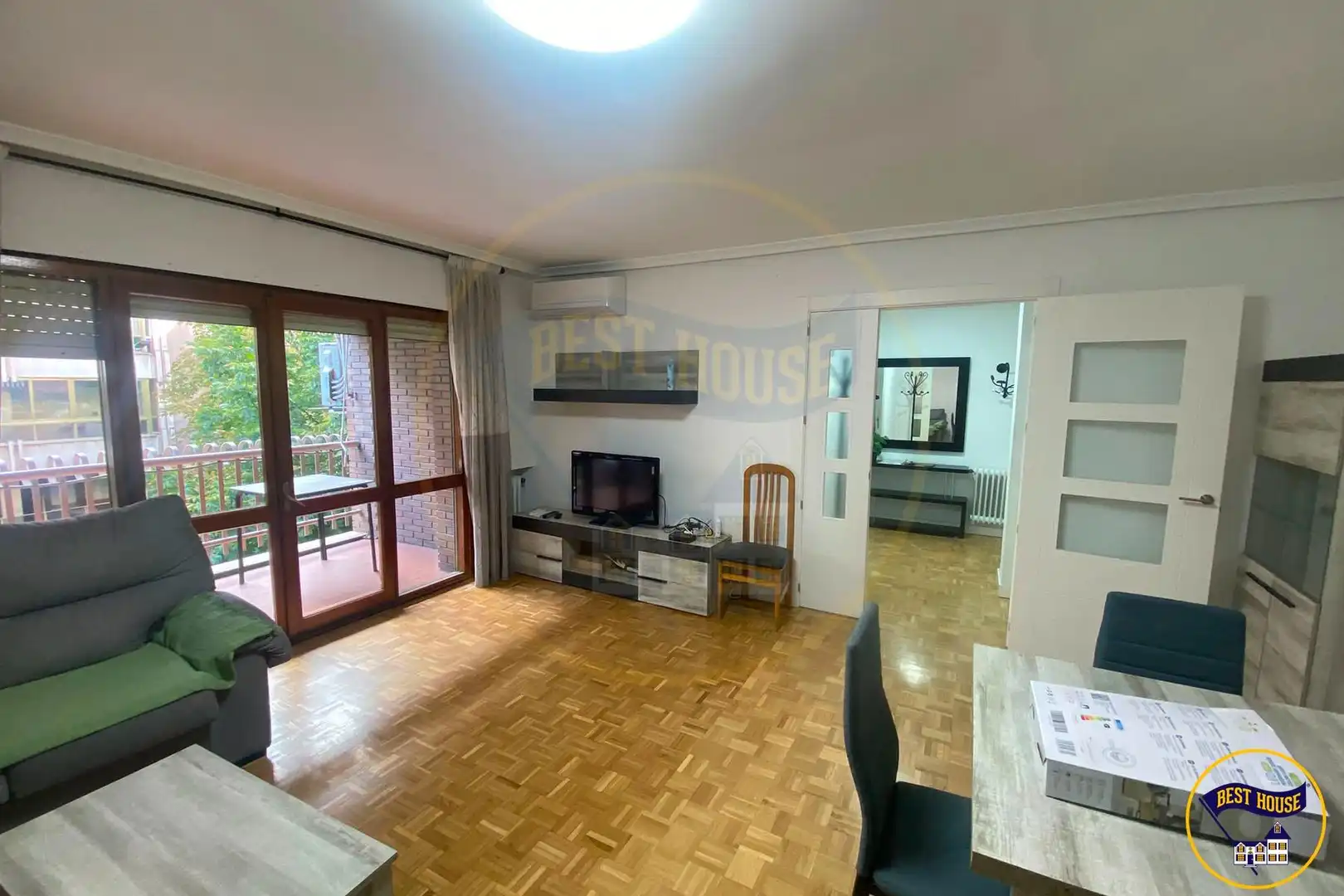 Living room of Flat for share in Cuenca  with Air Conditioner, Heating and Parquet flooring