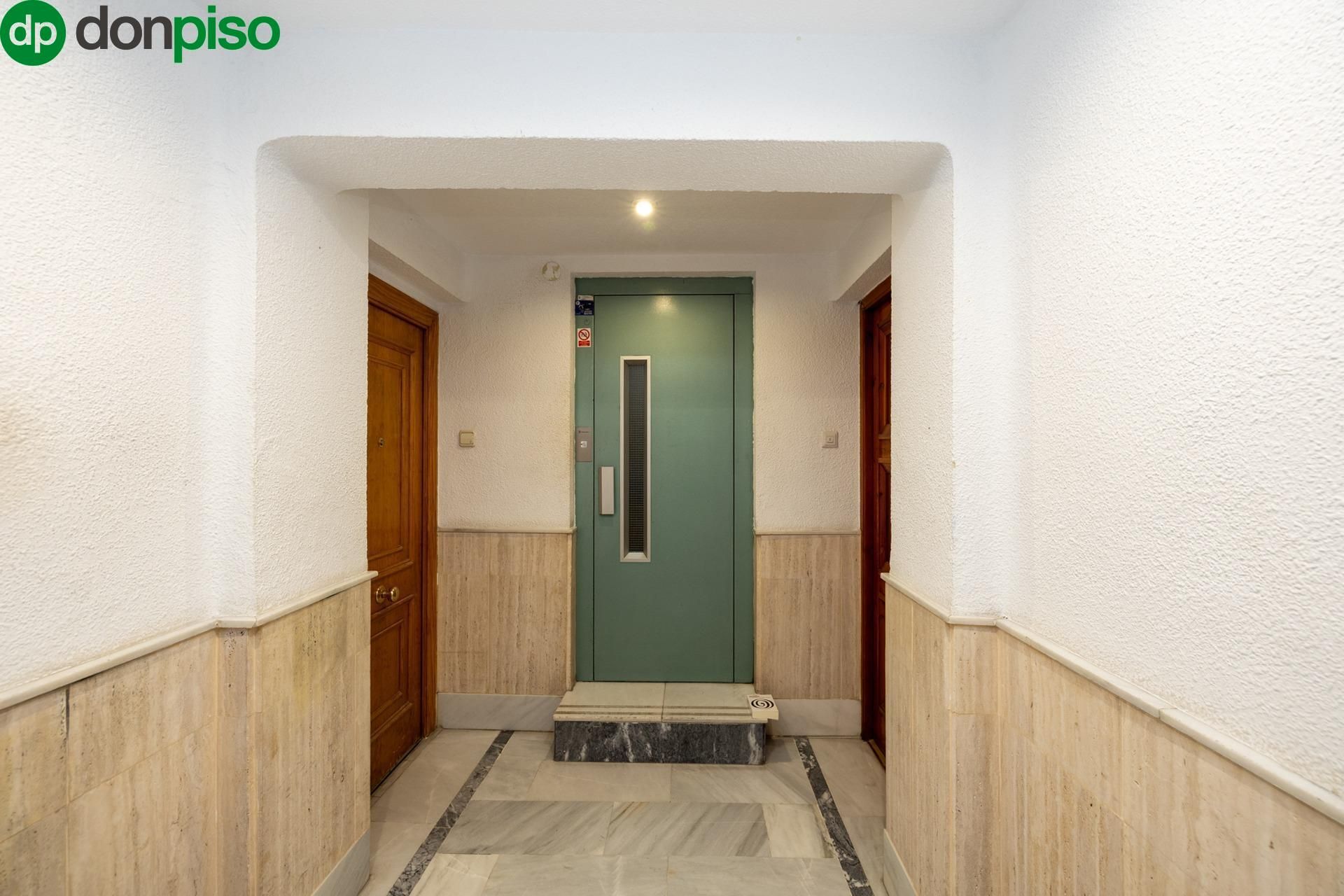 Àtic en venda en  Granada Capital amb Aire condicionat, Terrassa i Alarma