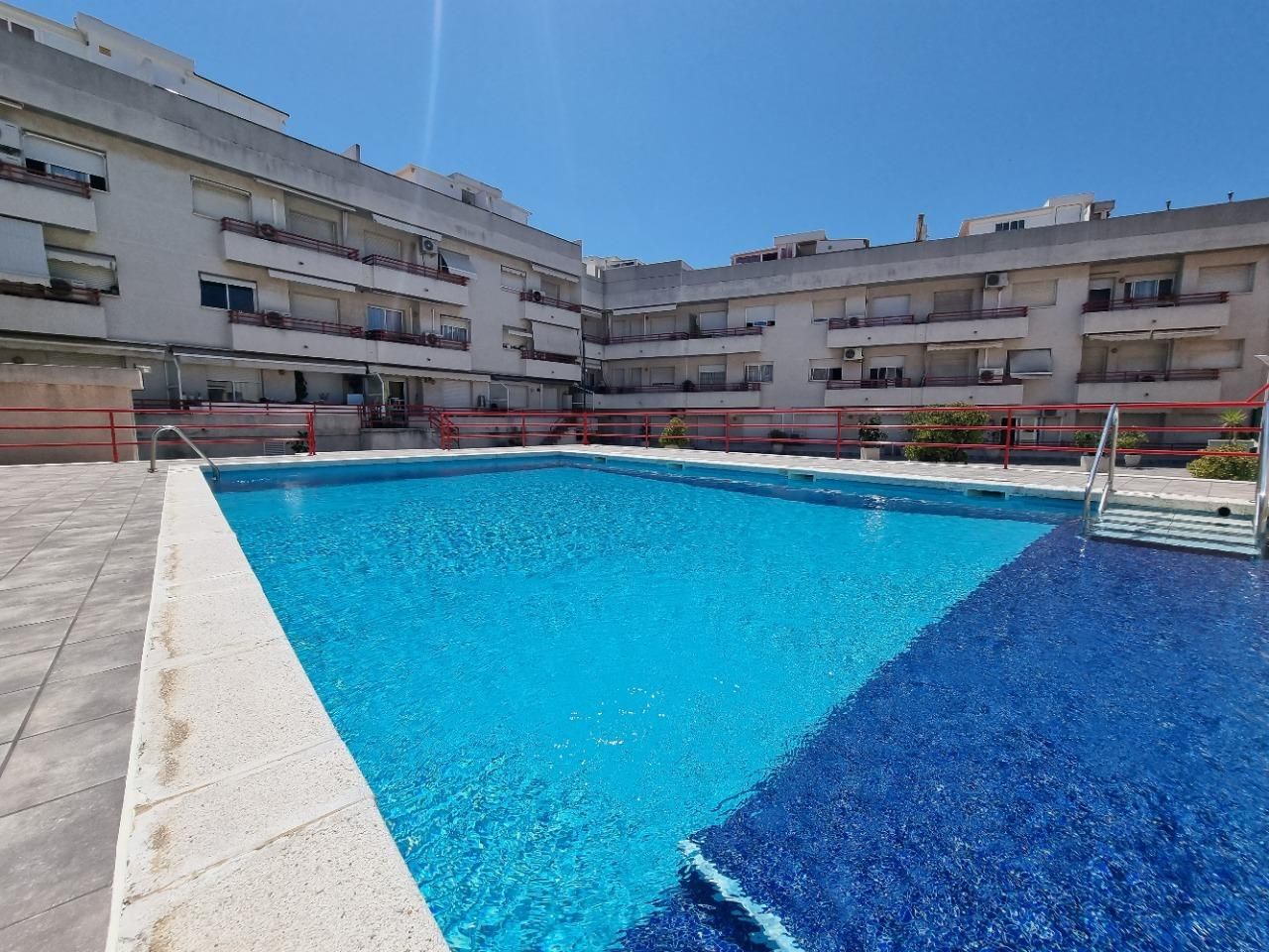 Piscina de Planta baixa en venda en Torredembarra amb Aire condicionat, Calefacció i Terrassa