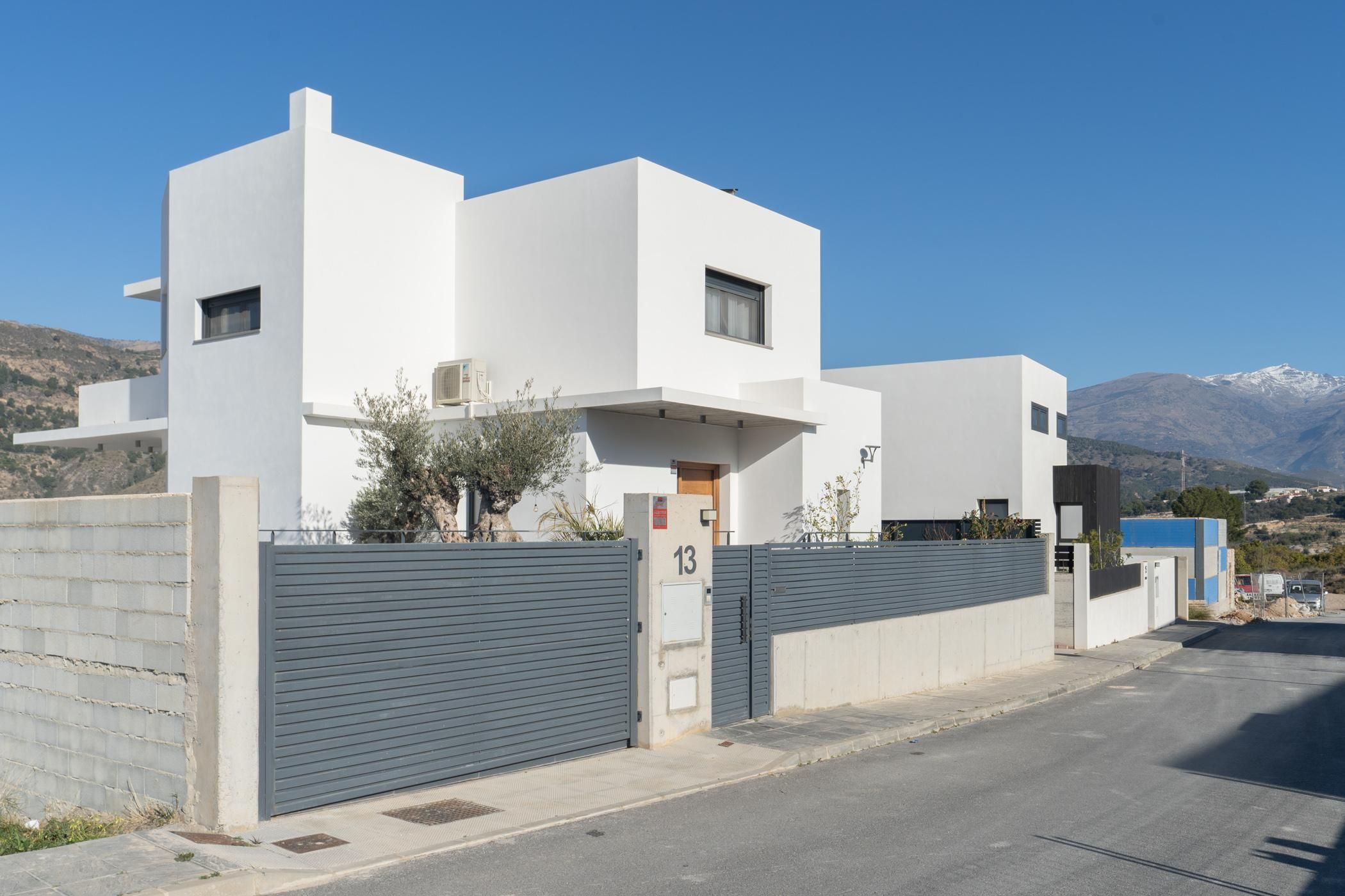 Exterior view of Single-family semi-detached for sale in Vélez de Benaudalla  with Terrace, Swimming Pool and Balcony