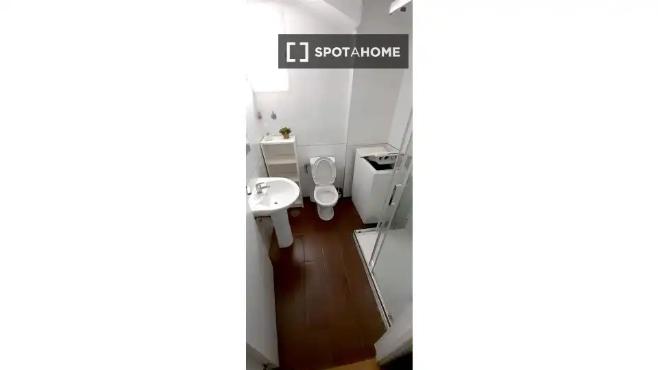 Baño de Piso para compartir en Sevilla con Aire acondicionado, Terraza y Amueblado