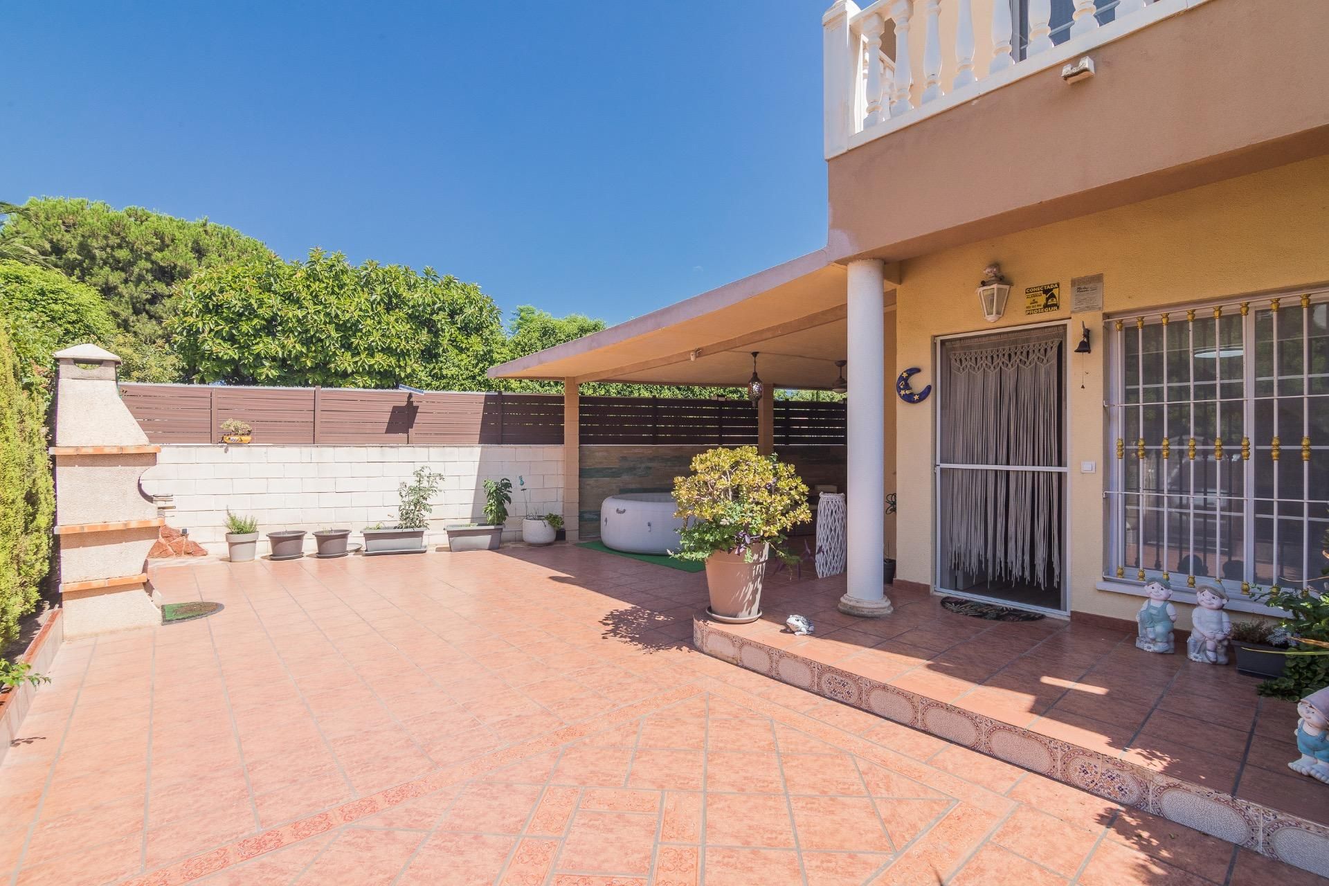 Terrassa de Casa adosada en venda en Elche / Elx amb Aire condicionat, Calefacció i Jardí privat